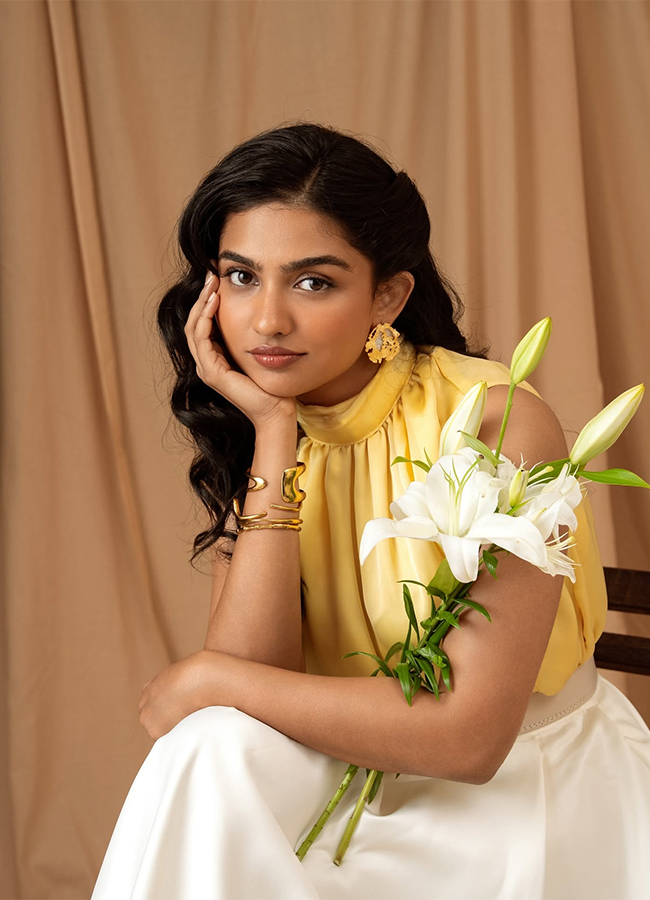 Actress Mamitha Baiju Birthday Special Photos10