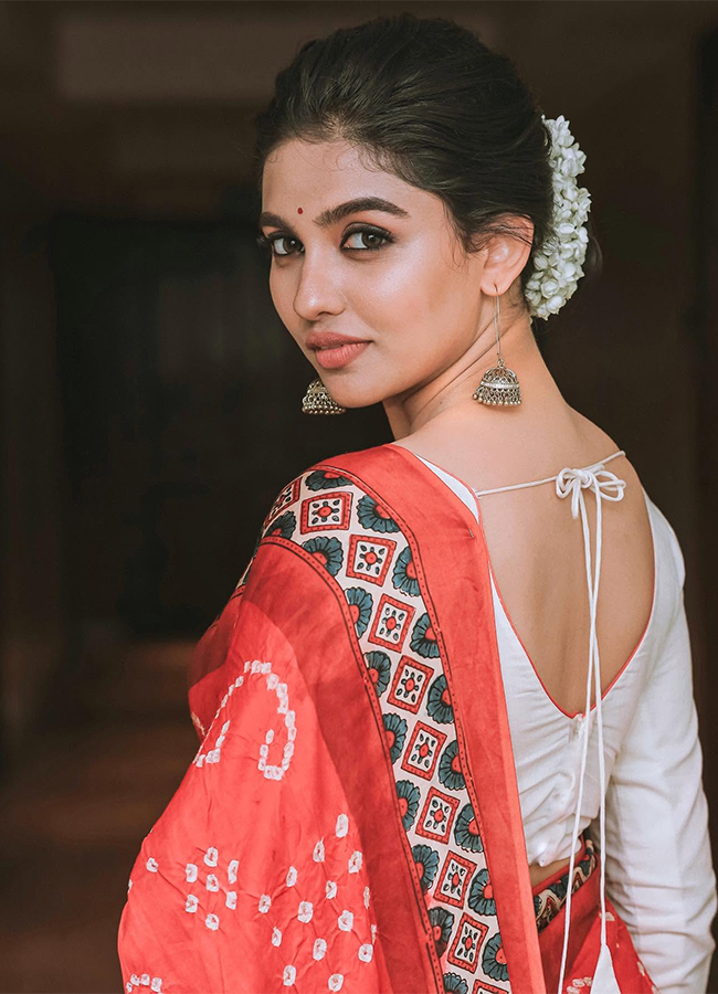 Actress Mamitha Baiju Birthday Special Photos18