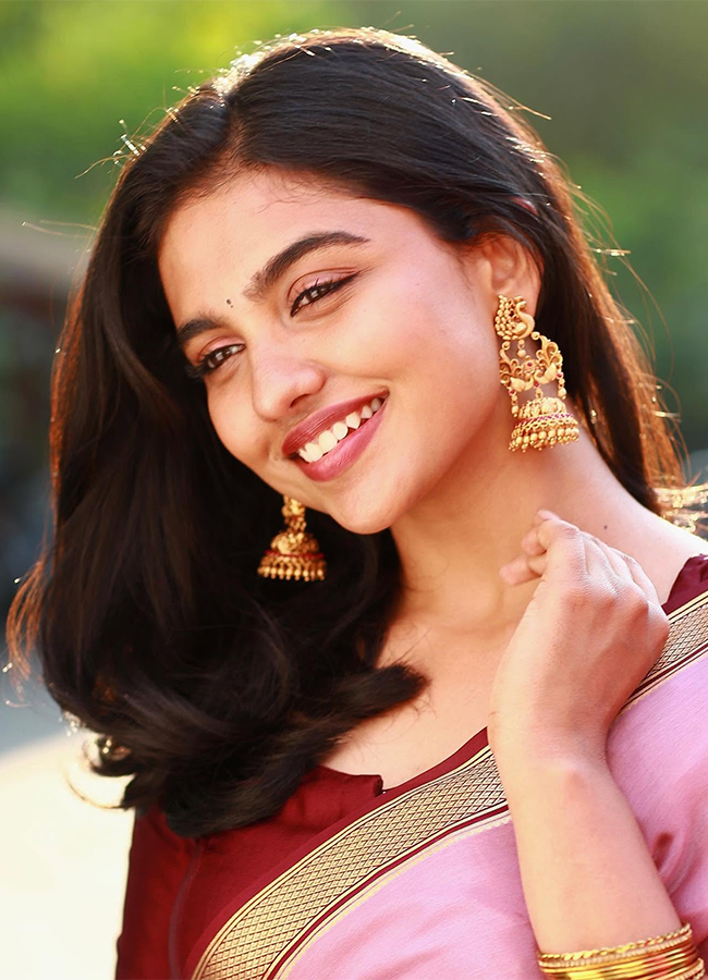 Actress Mamitha Baiju Birthday Special Photos19