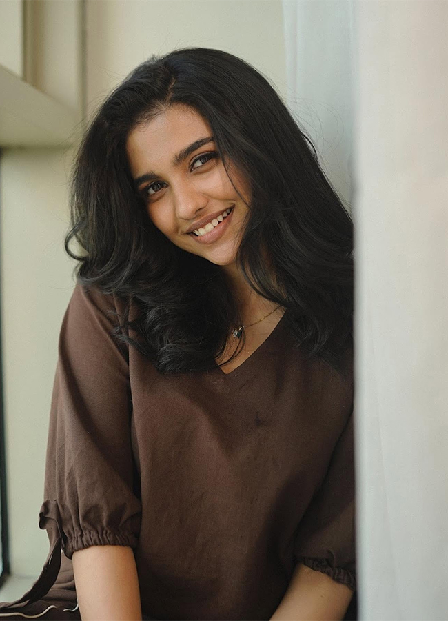 Actress Mamitha Baiju Birthday Special Photos22