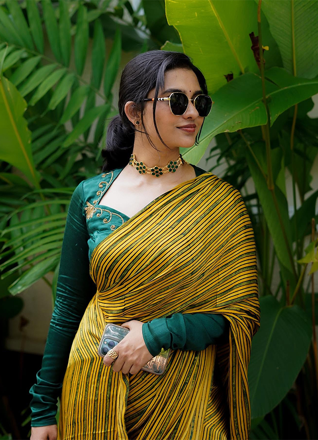 Actress Mamitha Baiju Birthday Special Photos23