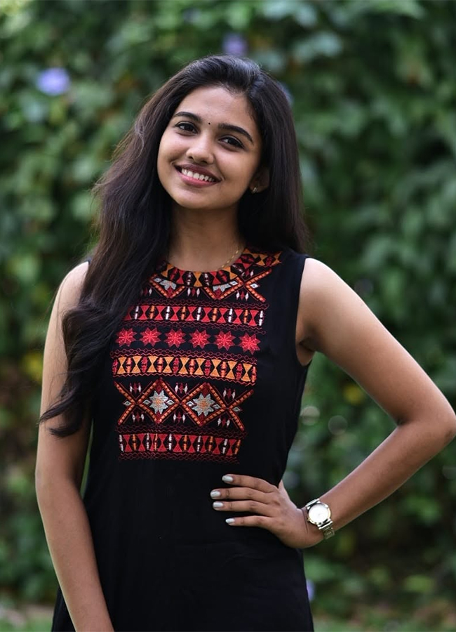 Actress Mamitha Baiju Birthday Special Photos25