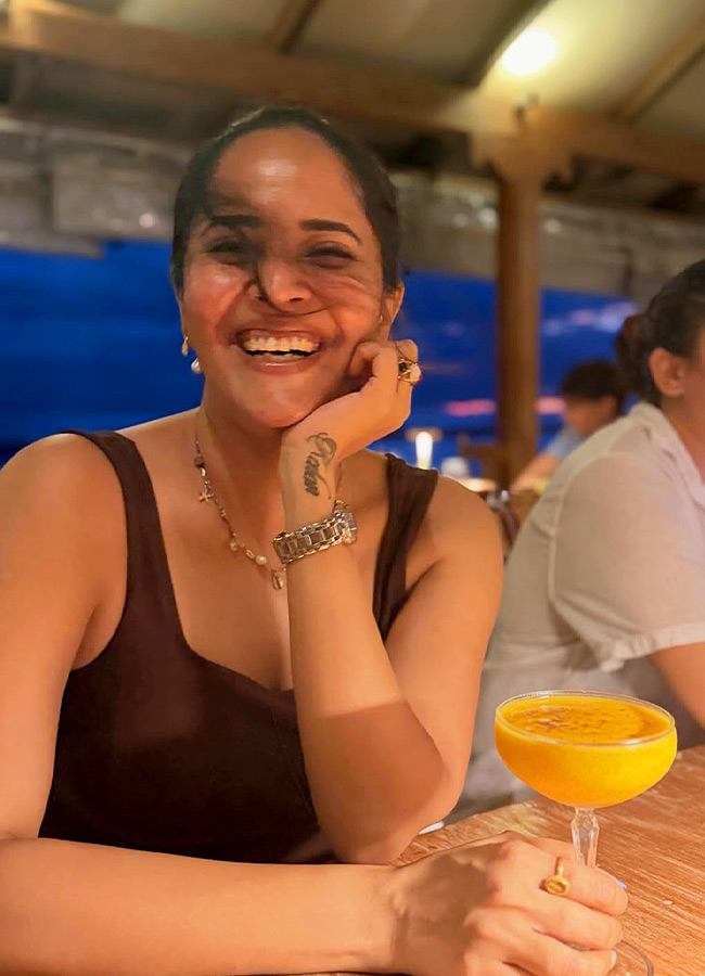 Anasuya Enjoys Beach Vacation in Style Photos...7