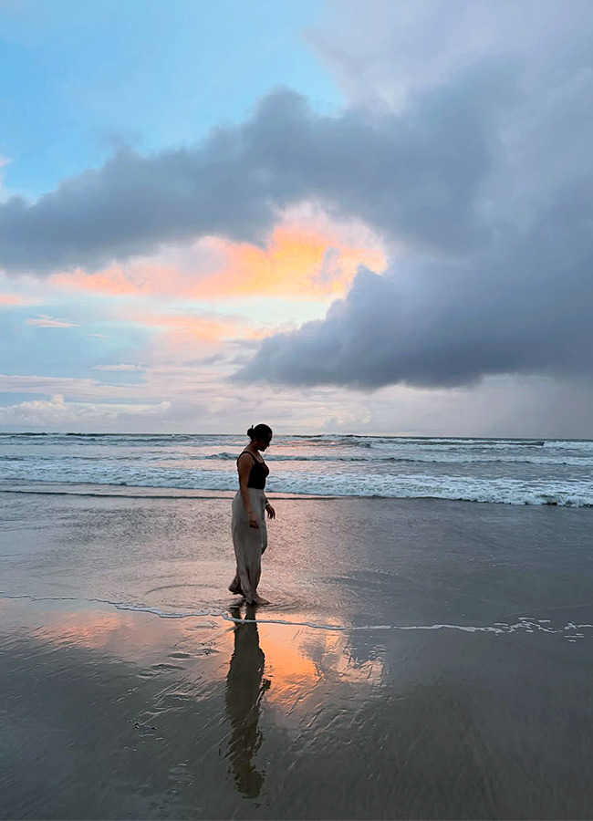 Anasuya Enjoys Beach Vacation in Style Photos...9