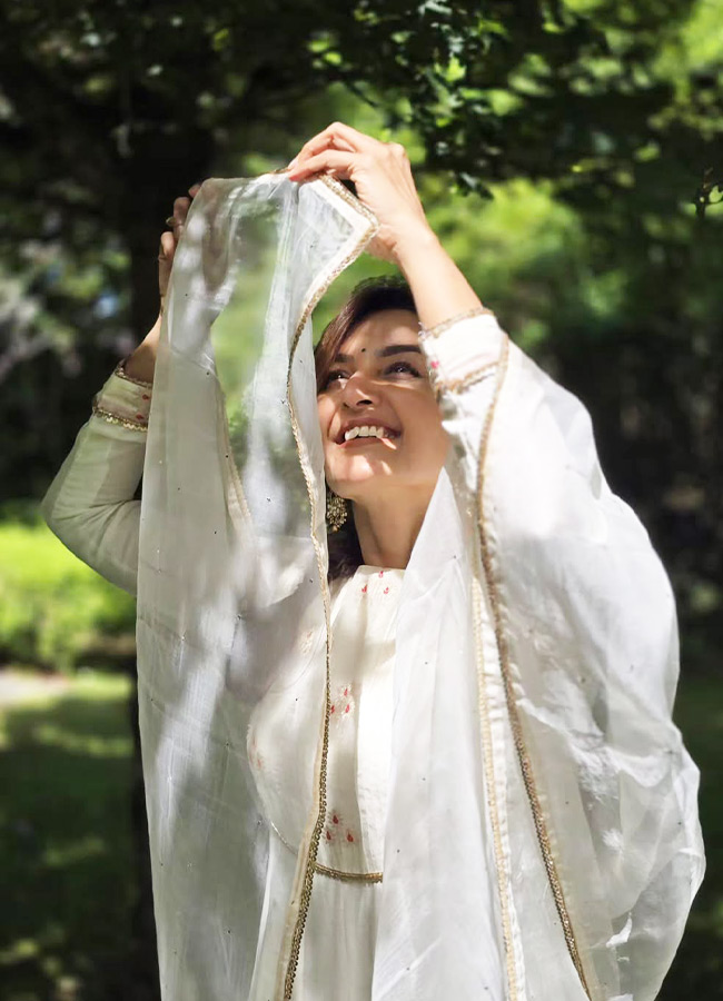 "Age is just a number, Manju Warrier Looks Even More Beautiful At 47 (Photos)"4
