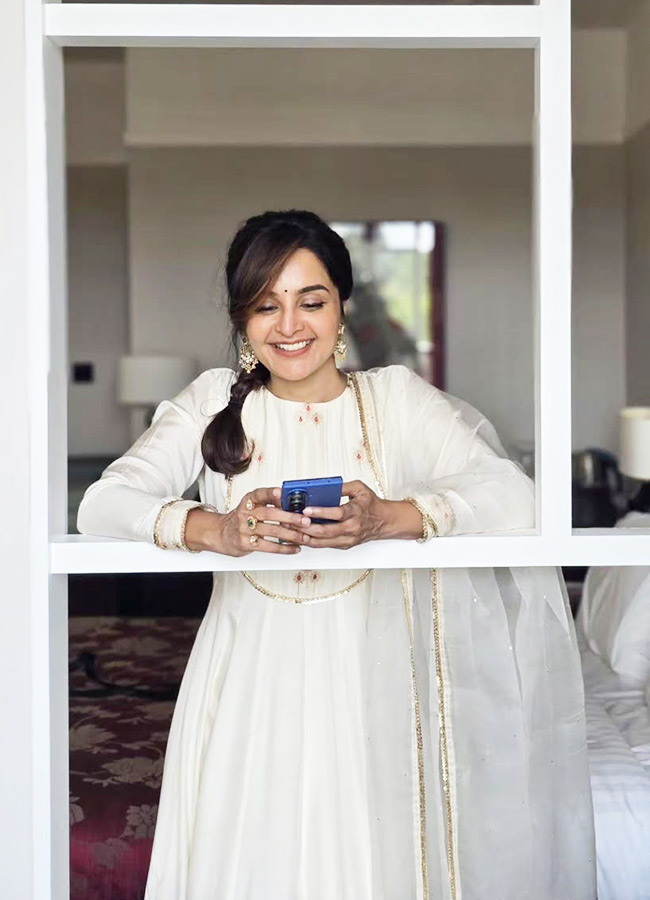 "Age is just a number, Manju Warrier Looks Even More Beautiful At 47 (Photos)"7