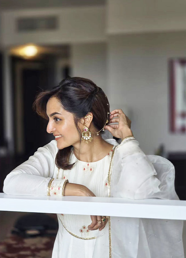 "Age is just a number, Manju Warrier Looks Even More Beautiful At 47 (Photos)"8