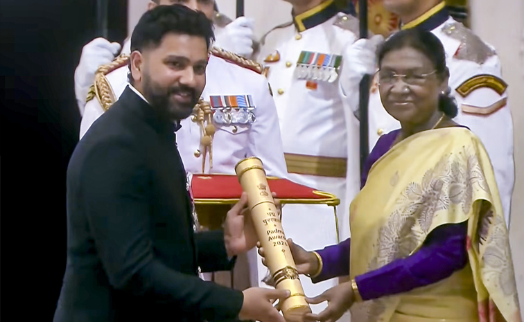 President Murmu confers Padma Awards at Rashtrapati Bhavan Photos7