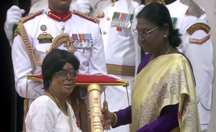 President Murmu confers Padma Awards at Rashtrapati Bhavan Photos9
