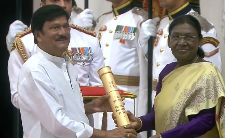 President Murmu confers Padma Awards at Rashtrapati Bhavan Photos11