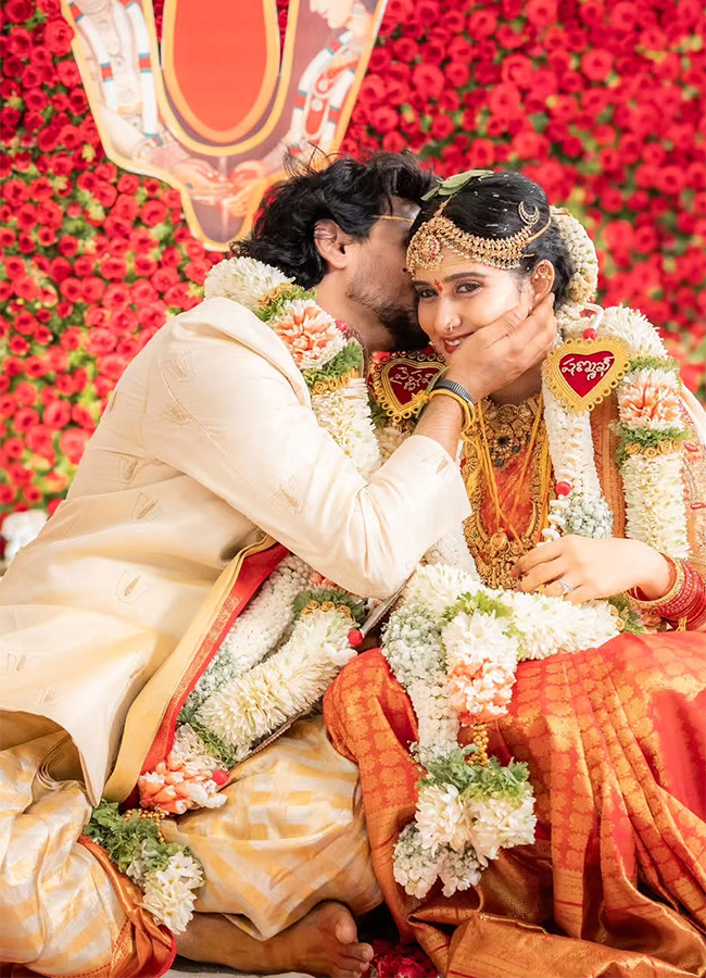 Shanmukh Jaswanth Wife Vaishnavi Chodisetti After Marriage15