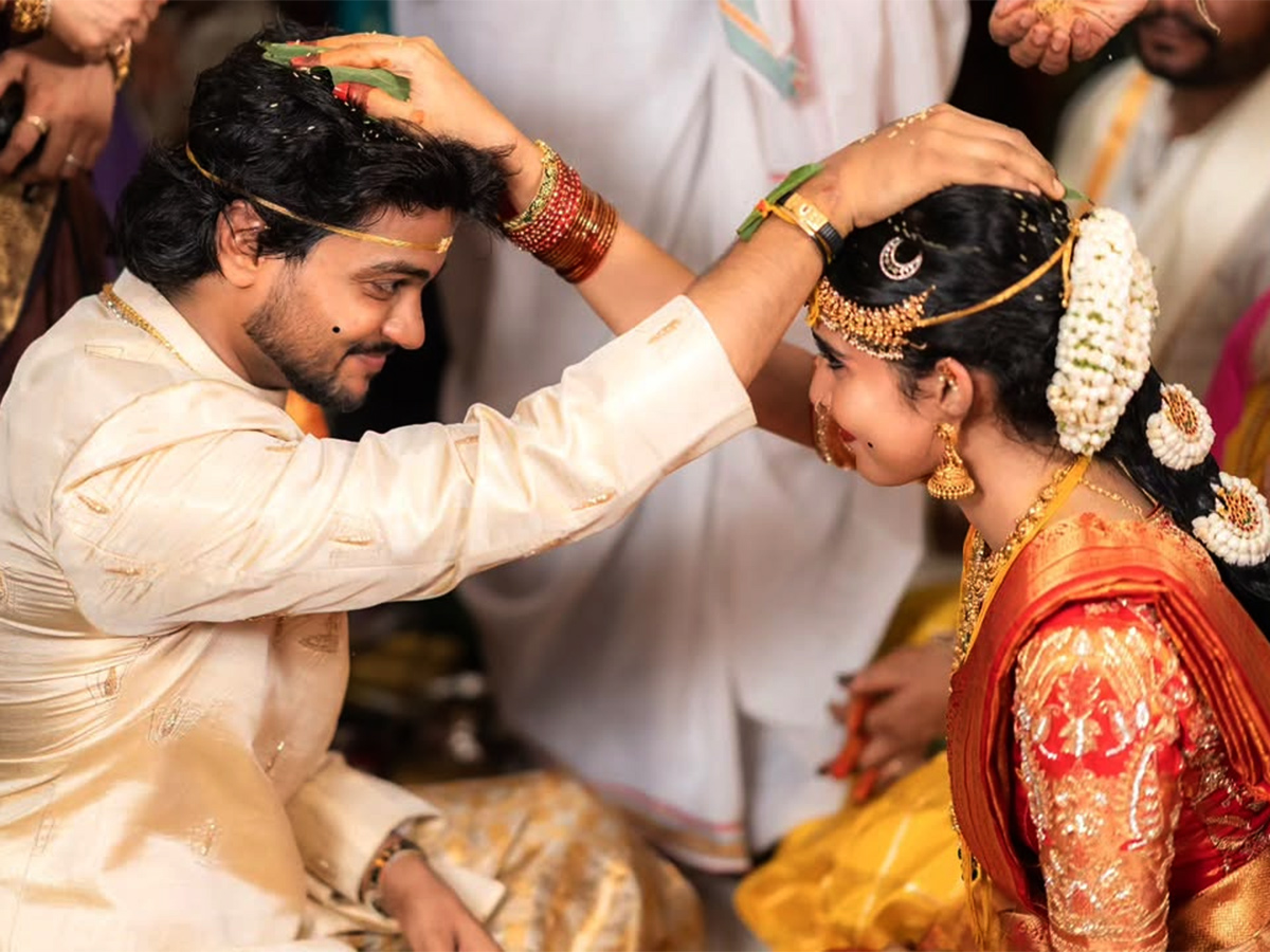 Shanmukh Jaswanth Wife Vaishnavi Chodisetti After Marriage7
