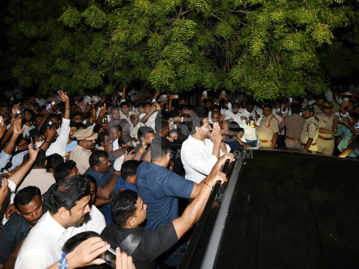 YS Jagan Visited Pulivendula to Meet YSRCP Activists Photos8
