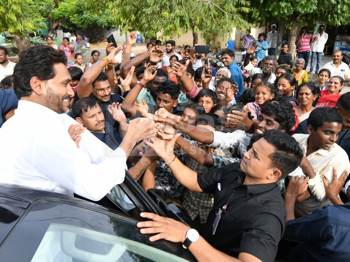 YS Jagan Visited Pulivendula to Meet YSRCP Activists Photos18