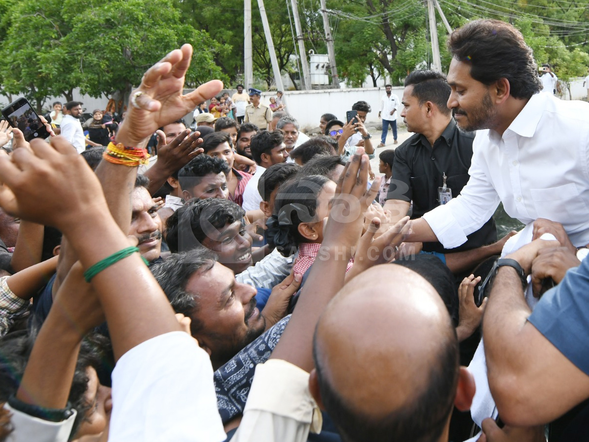 YS Jagan Visited Pulivendula to Meet YSRCP Activists Photos19