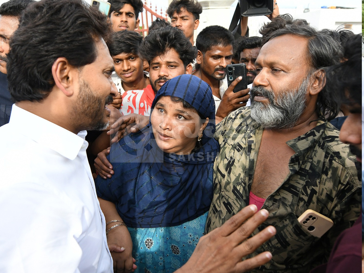 YS Jagan Visited Pulivendula to Meet YSRCP Activists Photos22