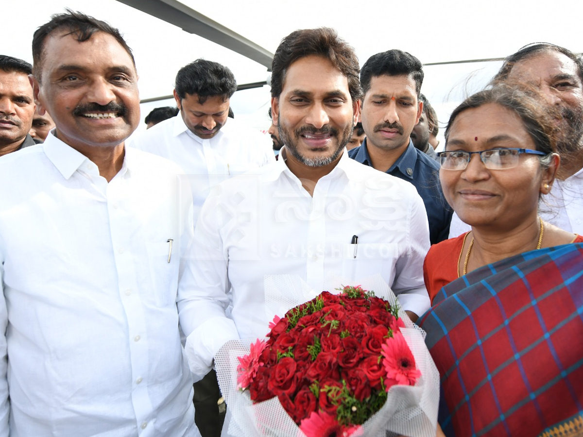 YS Jagan Visited Pulivendula to Meet YSRCP Activists Photos26