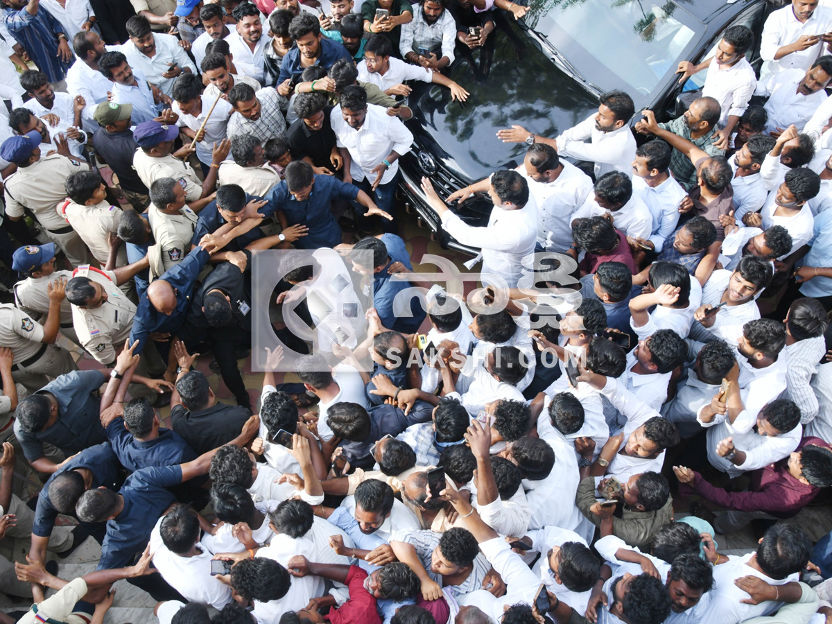 YS Jagan Visited Pulivendula to Meet YSRCP Activists Photos4