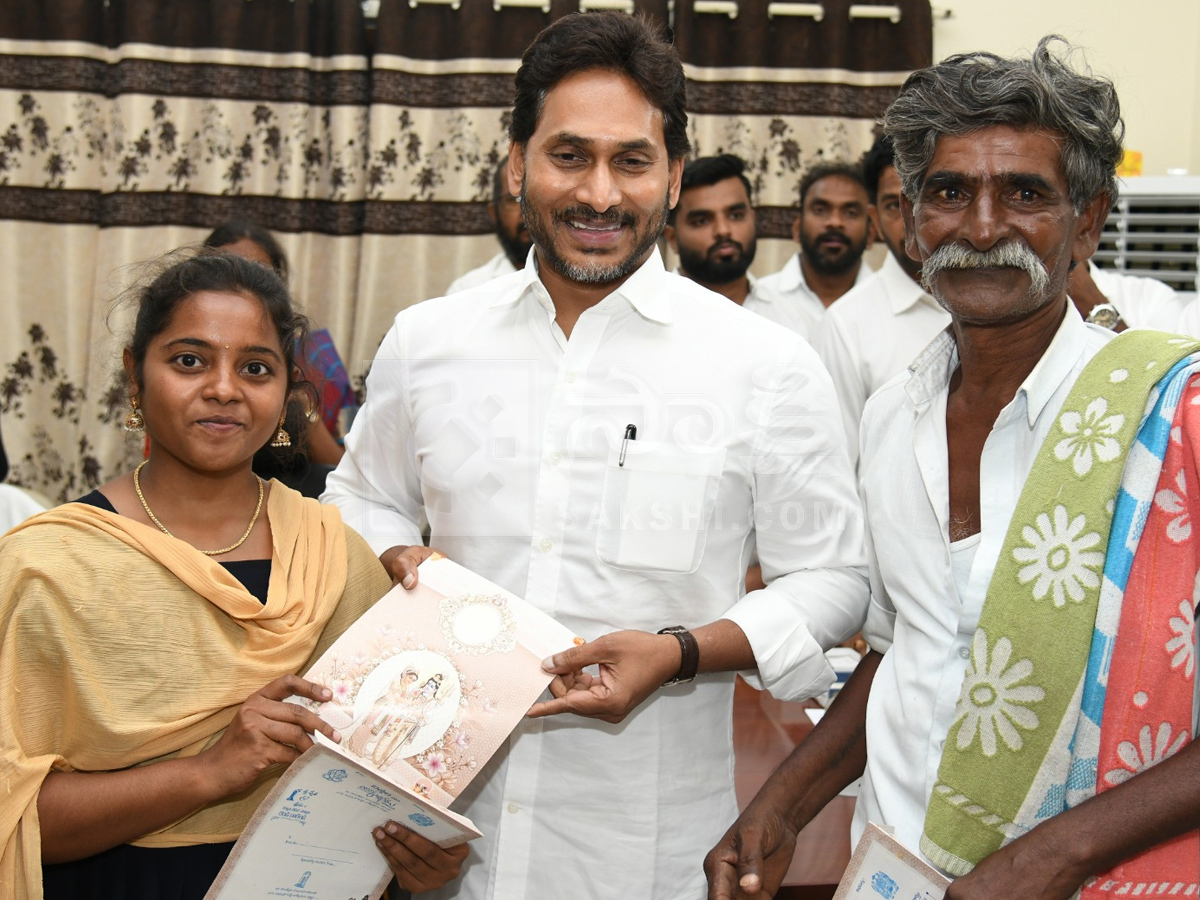 YS Jagan Visited Pulivendula to Meet YSRCP Activists Photos12