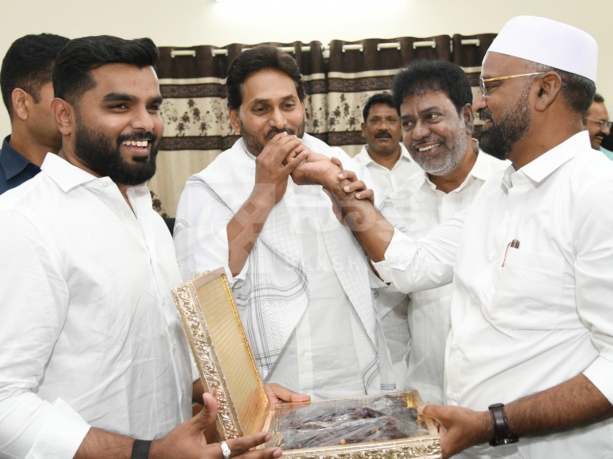 YS Jagan Visited Pulivendula to Meet YSRCP Activists Photos16