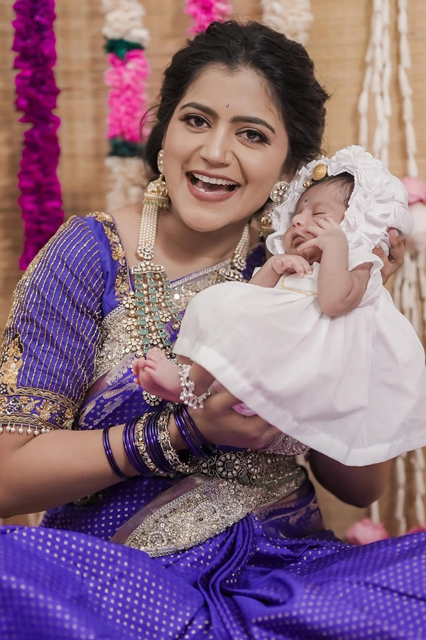  Anchor Shiva Jyothi Cute Moments with Her Daughter Photos2