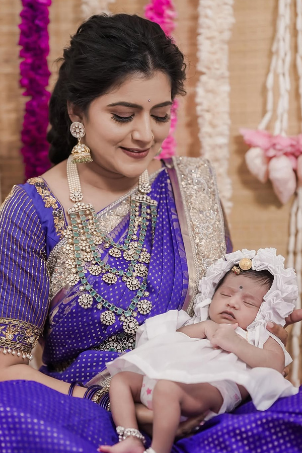  Anchor Shiva Jyothi Cute Moments with Her Daughter Photos3
