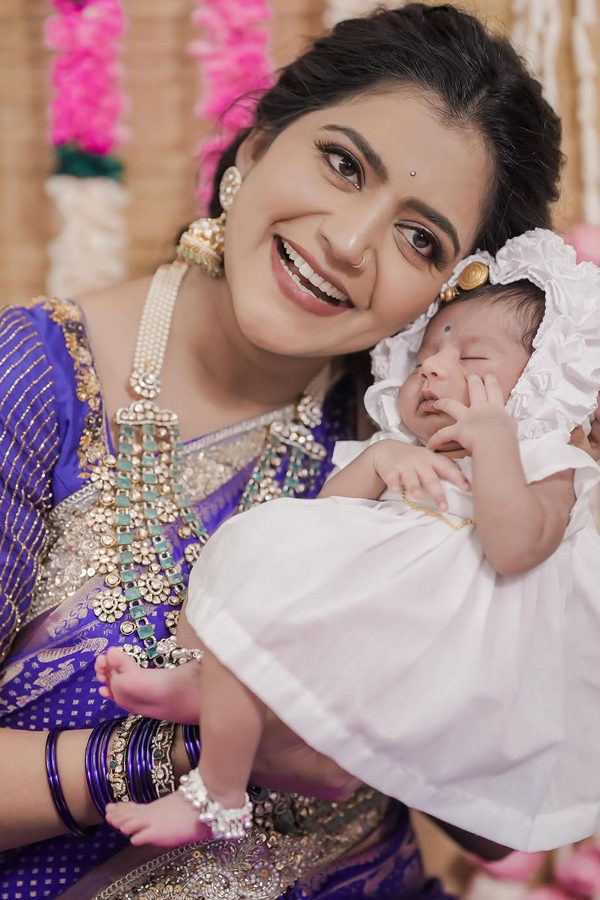  Anchor Shiva Jyothi Cute Moments with Her Daughter Photos6