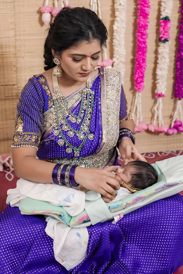  Anchor Shiva Jyothi Cute Moments with Her Daughter Photos7