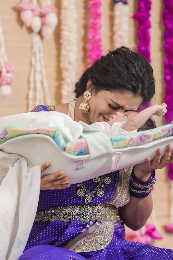  Anchor Shiva Jyothi Cute Moments with Her Daughter Photos9