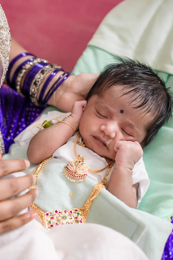  Anchor Shiva Jyothi Cute Moments with Her Daughter Photos10