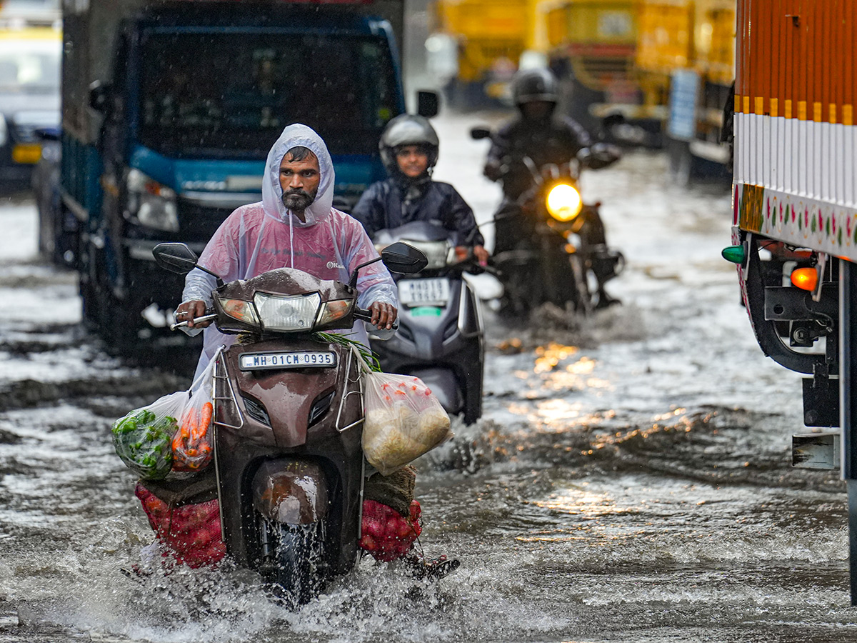 #MumbaiRains : Heavy Rains In Mumbai HD Photos12