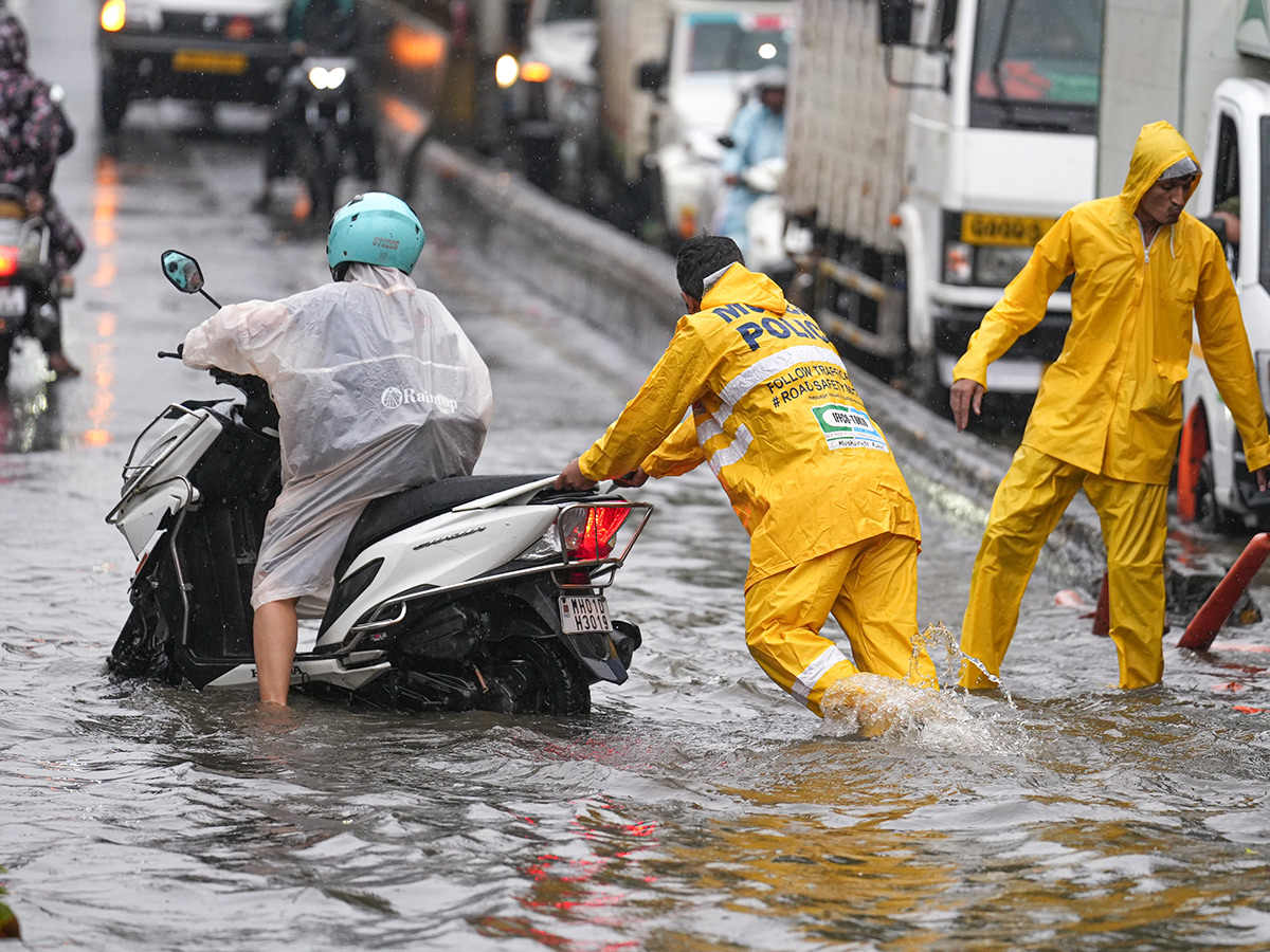 #MumbaiRains : Heavy Rains In Mumbai HD Photos13