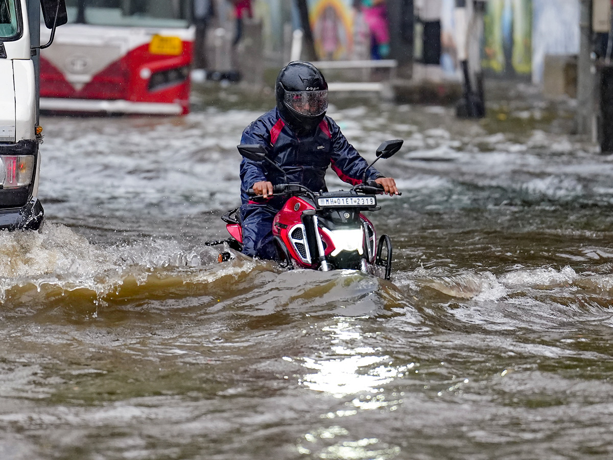 #MumbaiRains : Heavy Rains In Mumbai HD Photos15