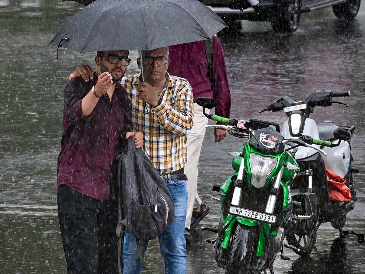 #MumbaiRains : Heavy Rains In Mumbai HD Photos17
