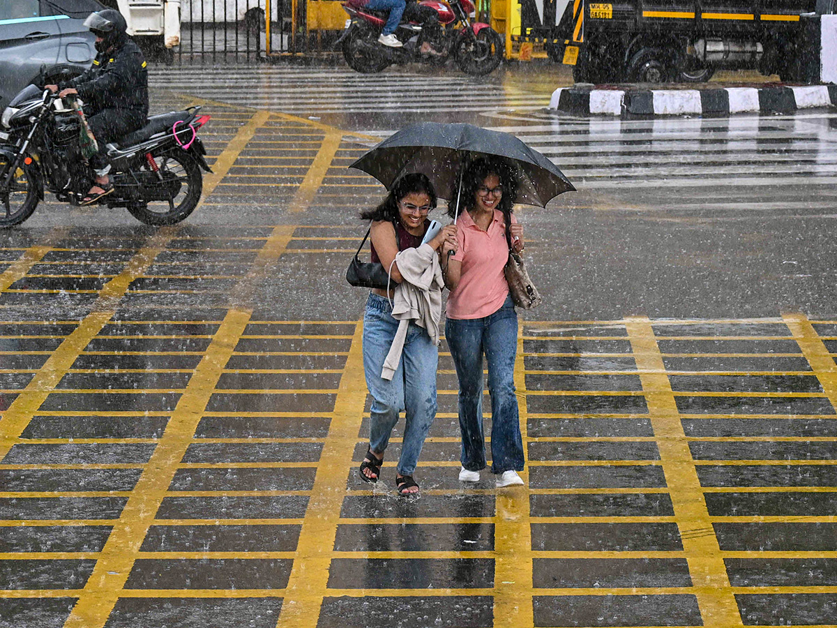 #MumbaiRains : Heavy Rains In Mumbai HD Photos3