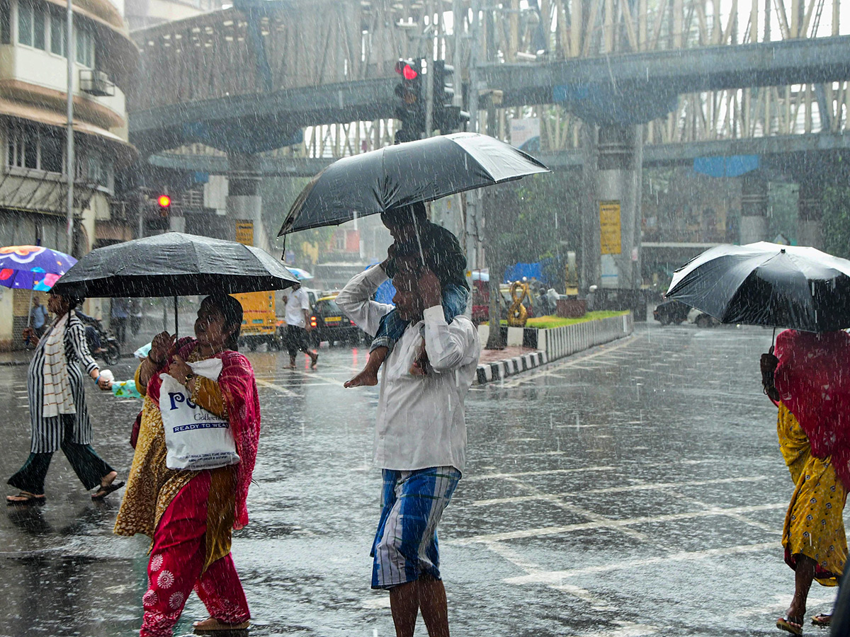#MumbaiRains : Heavy Rains In Mumbai HD Photos4