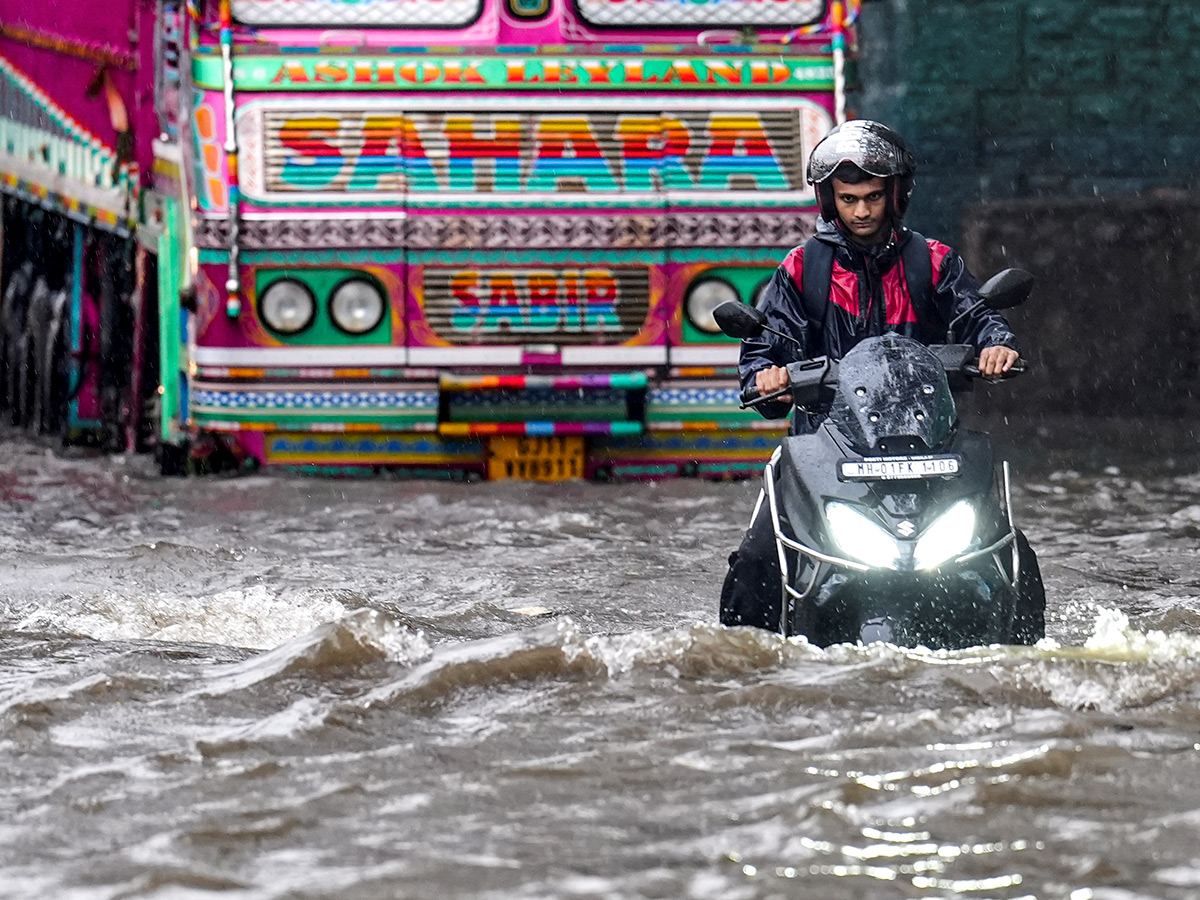 #MumbaiRains : Heavy Rains In Mumbai HD Photos6