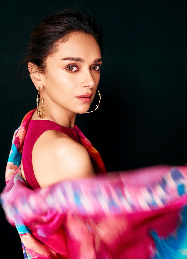 "Aditi Rao Hydari Stuns in Colorful Sarees (Photos)"7