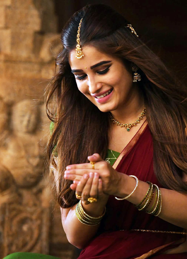 Young Tollywood Hero and Heroine Visit Tirumala Photos10