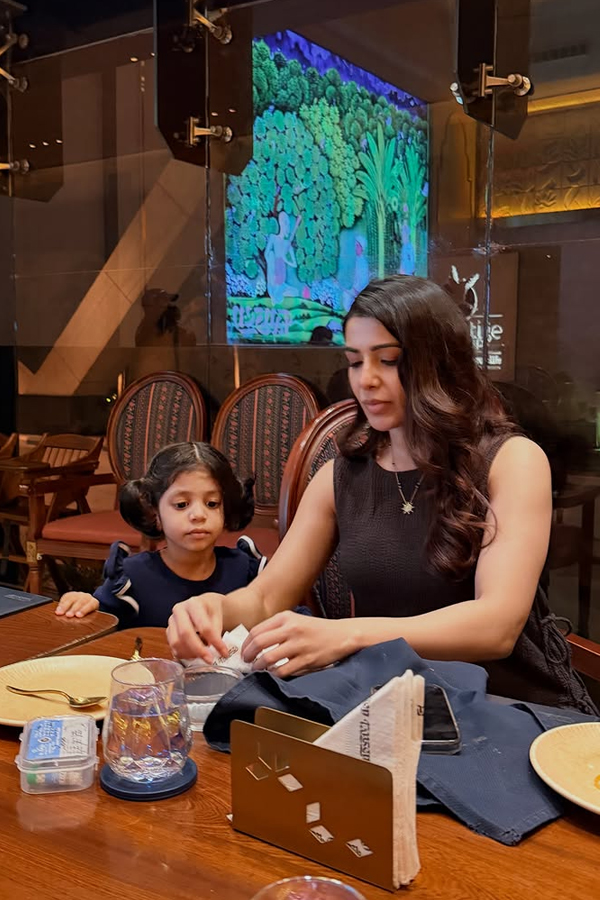 Samantha glows At Rahul Ravindran Birthday Bash with Husband Raj Photos4