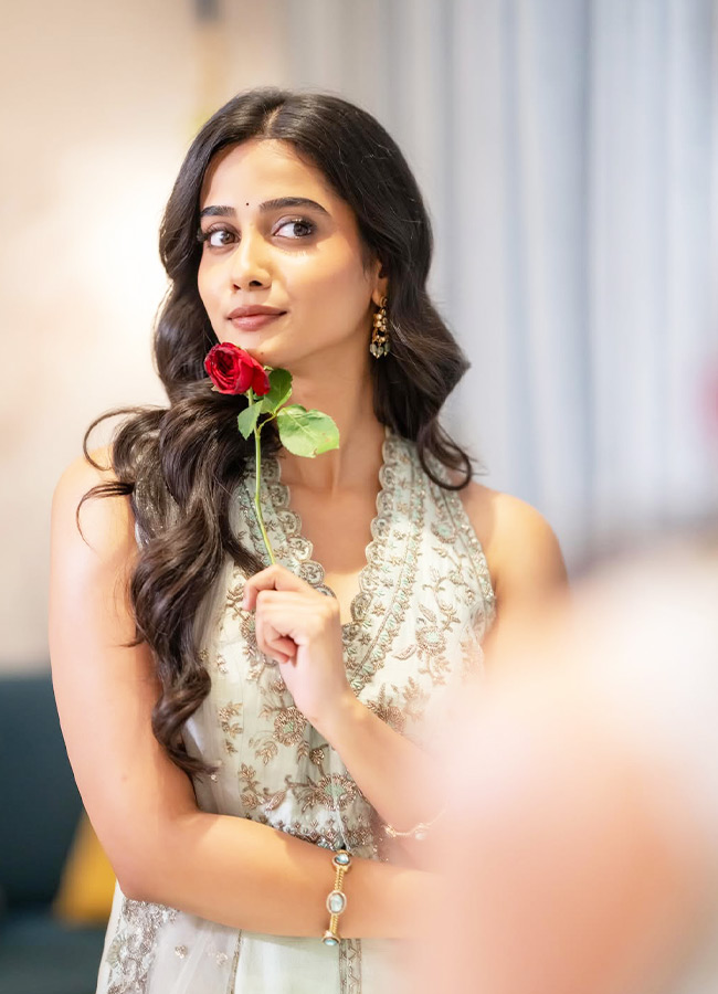 Mad Beauty Poses with a Rose Flower Stunning Photos3