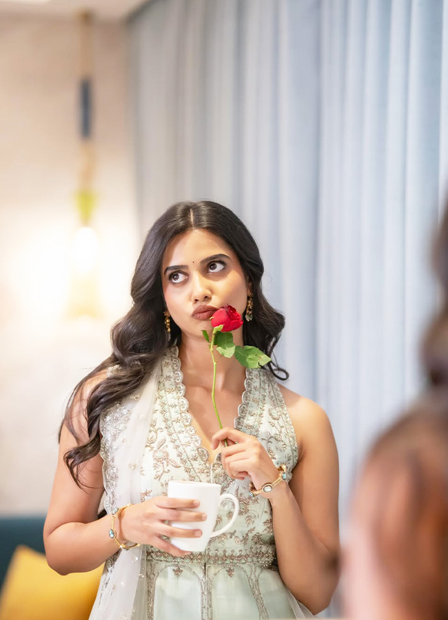 Mad Beauty Poses with a Rose Flower Stunning Photos4