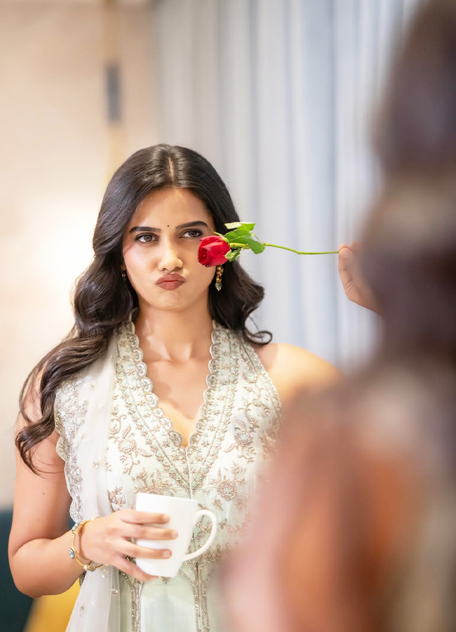Mad Beauty Poses with a Rose Flower Stunning Photos5