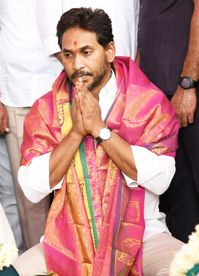 "Y. S. Jagan Mohan Reddy at the Inauguration of Gattu Sri Lakshmi Narasimha Swamy Temple"15