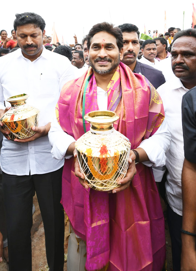 "Y. S. Jagan Mohan Reddy at the Inauguration of Gattu Sri Lakshmi Narasimha Swamy Temple"2