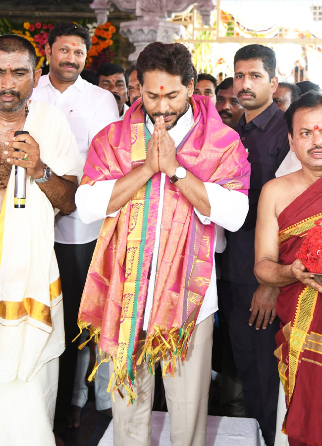 "Y. S. Jagan Mohan Reddy at the Inauguration of Gattu Sri Lakshmi Narasimha Swamy Temple"3