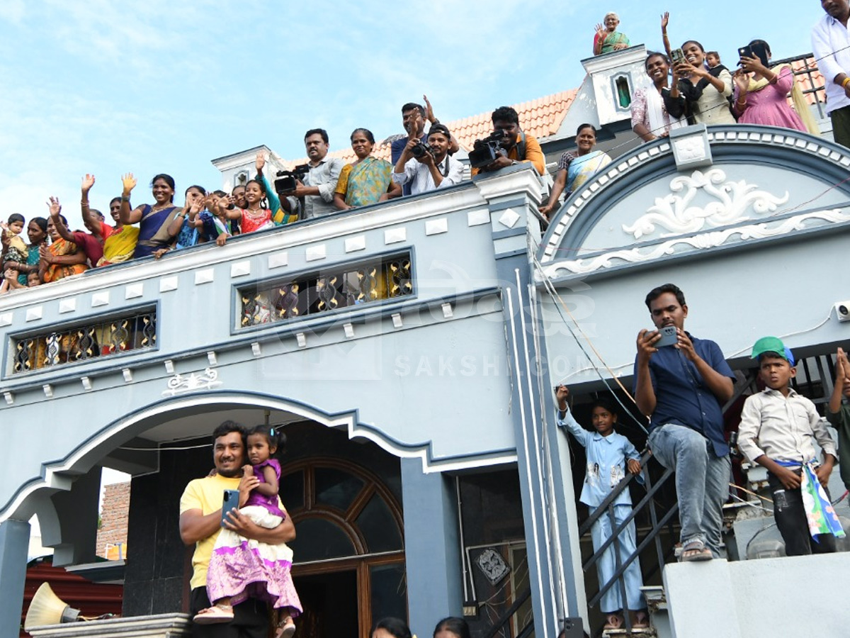 Ys Jagan Inaugurates Cc Roads In Yerragudipalle Pulivendula photos10