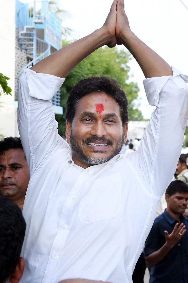 Ys Jagan Inaugurates Cc Roads In Yerragudipalle Pulivendula photos11
