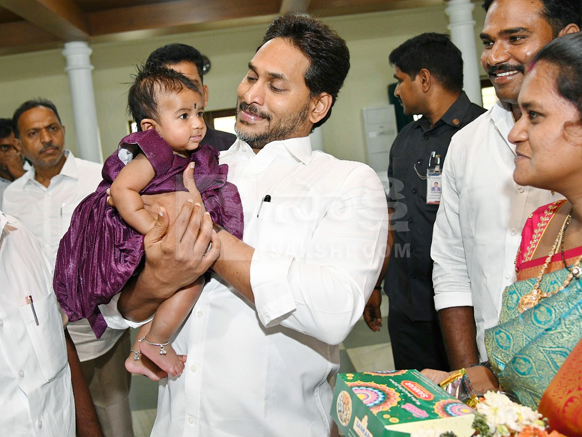 Ys Jagan Inaugurates Cc Roads In Yerragudipalle Pulivendula photos13