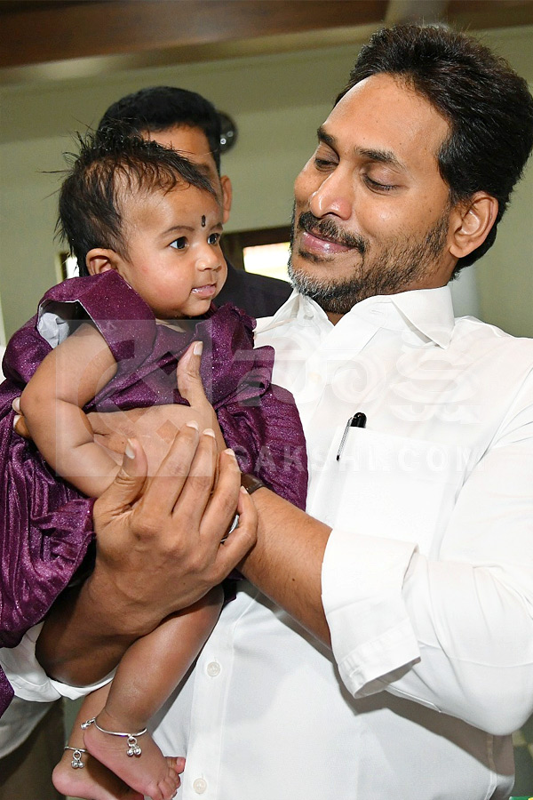 Ys Jagan Inaugurates Cc Roads In Yerragudipalle Pulivendula photos14